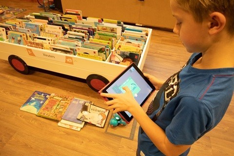 Programming Dash robot with a tablet.